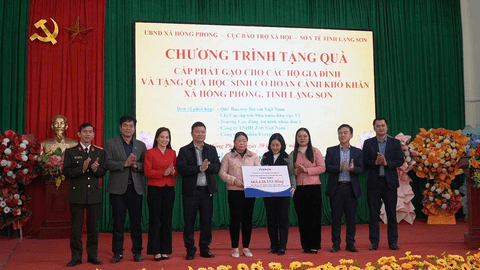 Đoàn công tác Cục Bảo trợ xã hội- Bộ Y tế kiểm tra công tác cấp phát gạo cứu đói và thăm, tặng quà trẻ em có hoàn cảnh đặc biệt khó khăn tại tỉnh Lạng Sơn