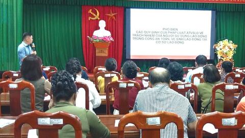 Hơn 40 cán bộ y tế tham gia tập huấn về an toàn vệ sinh lao động