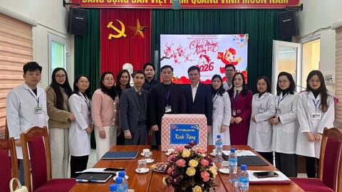 Sở Y tế kiểm tra công tác y tế và tặng quà các đơn vị