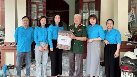 Công đoàn cơ sở Trung tâm Y tế khu vực Bắc Sơn thăm hỏi gia đình viên chức thuộc diện chính sách nhân Ngày Thương binh, Liệt sỹ
