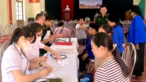Bệnh viện Đa khoa tỉnh tri ân người có công tại xã Đồng Đăng