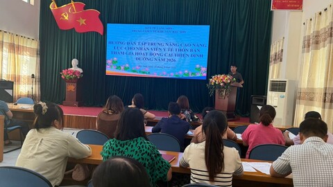 Gần 50 nhân viên Y tế thôn bản được cập nhật kiến thức về tư vấn và chăm sóc dinh dưỡng